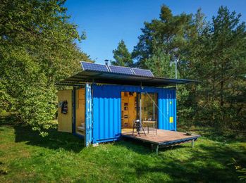 A Shipping Container House That Makes Sense