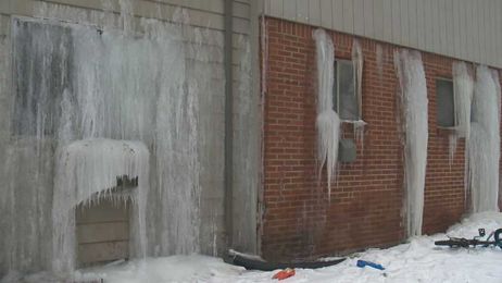 Burst water pipe exacerbates problems at Flint’s Richfield Court Apartments