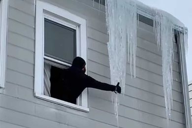 [WATCH] Illinois Man Shares Why Not To Force Icicles Off Your Gutters
