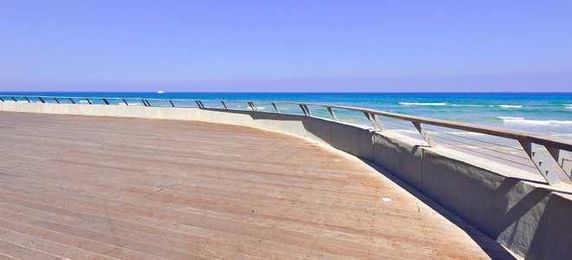 4 Mistakes to Avoid When Repairing a Rotting Boat Floor