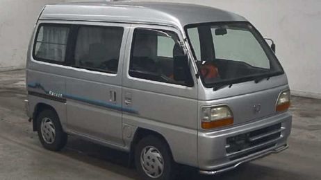 People Are Buying Worn Out $200 Kei Vans For $2,000 In Japanese Auctions