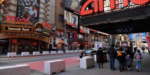 AMC is a screaming sell and only worth 1 cent, analyst Richard Greenfield says