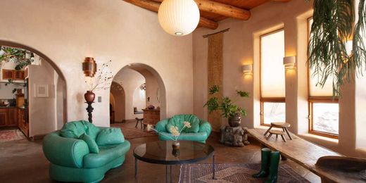 How to Decorate With Secondhand Furniture From Craigslist and Nextdoor