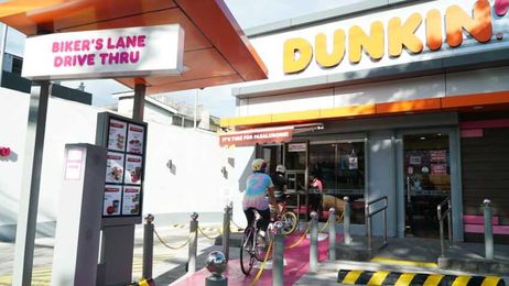 Dunkin’ Philippines has a drive-thru for bikes. Yes, it’s true.