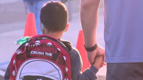 'It's a roller coaster': Parents juggling work, kids' school schedules