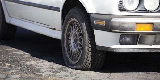 Let America's Only McLaren F1 Mechanic Teach You How to Change a Flat Tire