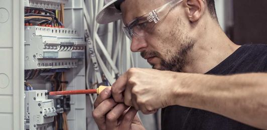 Why Electrical HVAC Repairs Should Be Left to the Pros