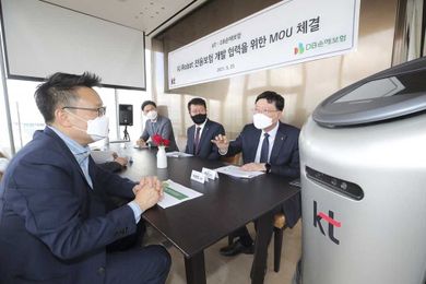 KT to develop insurance programs for service robots
