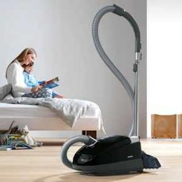 Should You Choose an Upright or Canister Vacuum?