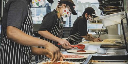 The Pizza Business Is Divided on Delivery 