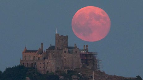 Forget the Super Blood Moon—We’re About to Get a Strawberry Moon