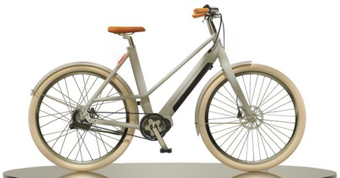 Veloretti’s retro styling is offset by thoroughly modern tech and components.