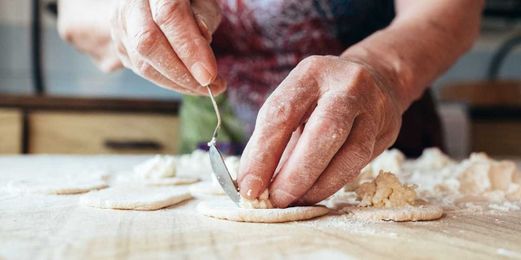 6 Cooking Tips a Jewish Grandmother Teaches Her Family