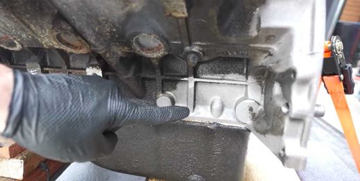 Using Dry Ice to Clean a Dirty Engine Block Looks Immensely Satisfying