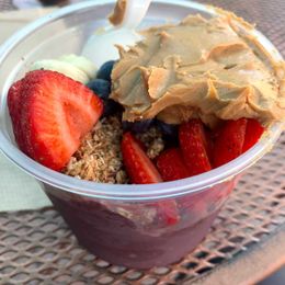 Castaways Vintage Cafe Acai Bowl Is The Right way To Start Your Morning