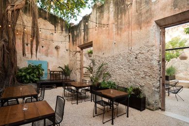 Bars and Restaurants: 50 Examples in Plan and Section
