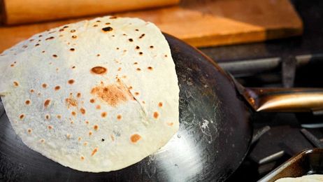 Want to Make Great Flatbread at Home? Use a Wok