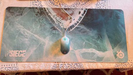 Why everyone should try an XXL mouse pad