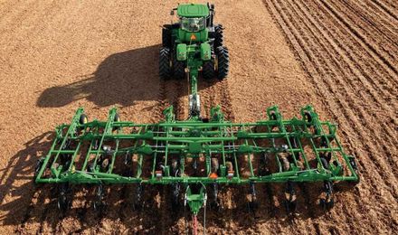 Spotlighting the John Deere 2430C Nutrient Applicator