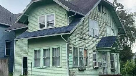 ‘Bring your dumpster’: Listing for $25K home takes brutally honest approach