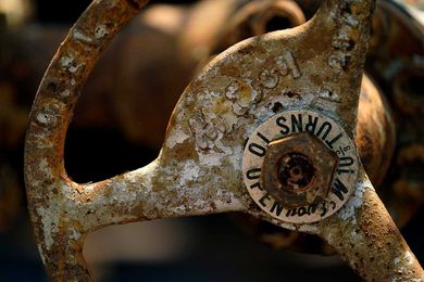 Climate, bankruptcies: A 'perfect storm' for oil leaks?