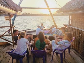 7pm or 9pm? bar and restaurant operators confused