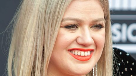 Here's How Much Money Kelly Clarkson Lost When Selling Her Marital Home