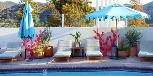 10 Destination-Worthy Cheap Motels