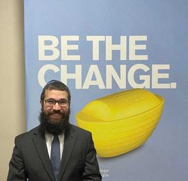 A Hamden rabbi has an idea: Give money to a stranger. Here’s why