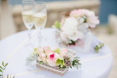 How to Choose Wedding Flowers and Florists