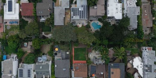 what went_wrong with zillow ? a real_estate algorithm derailed its big bet