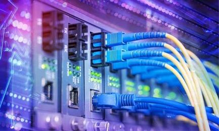 how does a fiber_optic_cable work?
