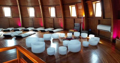 I Went To A Sound Bath In Joshua Tree & I've Never Felt More Relaxed