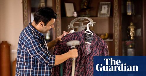 Steam often and carry a good sponge: how to wash your clothes less