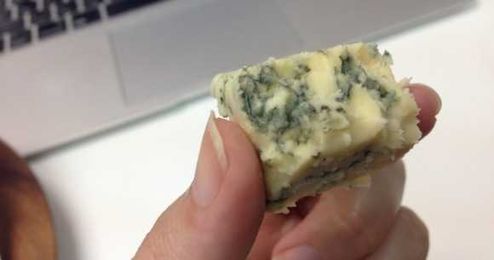 Taste-testing the “cheese that gives you weird dreams”【Experiment】