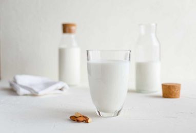 Almond Milk vs. Cow's Milk: Which Is More Environmentally Friendly?