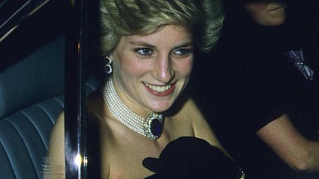 How Princess Diana reacted when someone wore the same dress as her at a ball