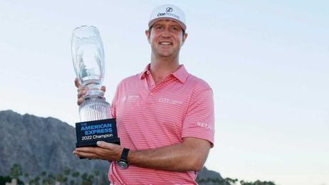 A month after dad's death, Hudson Swafford wins American Express in front of son