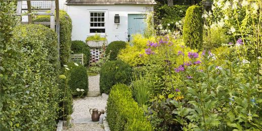 8 Easy Ways to Cultivate a Playful Cottage Garden in Your Own Backyard