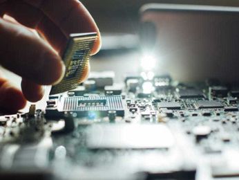 Computer science vs. computer engineering: What should I study?