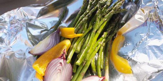 Can You Put Aluminum Foil In A Slow Cooker?