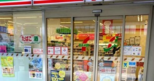 How to use the new floating hologram registers at 7-Eleven