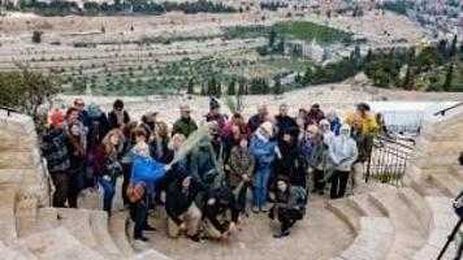 10 tips for traveling with a large group