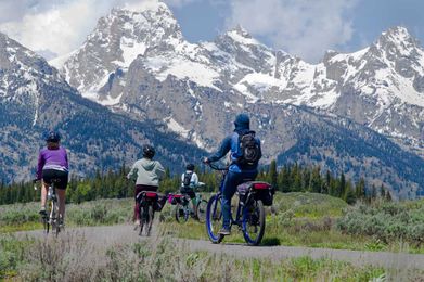Can we live with electric mountain bikes on trails?