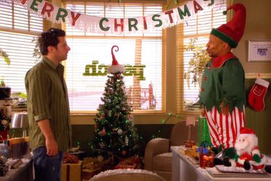 All The 'Psych' Christmas Episodes You Can Watch On Peacock